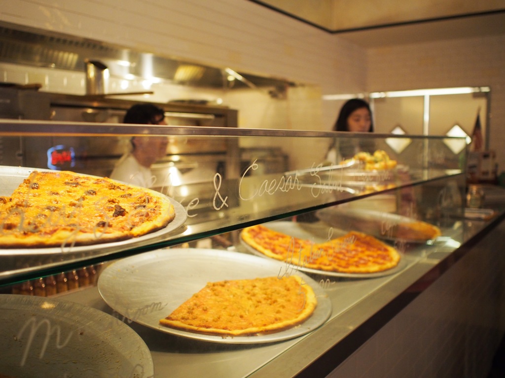 東急東横線渋谷駅 ピザスライス 渋谷からちょっと離れたところで見つけたニューヨークスタイルのピッツアカフェ 年間500軒以上を食べ歩く飲食店プロデューサーの食日記 楽天ブログ